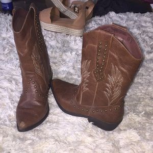 2/$10 Cowgirl boots